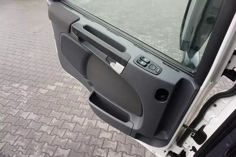 Scania P 370 / EURO 6 / CHŁODNIA + WINDA / 23 PALETY / OŚ SKRĘTNA zdjęcie 36