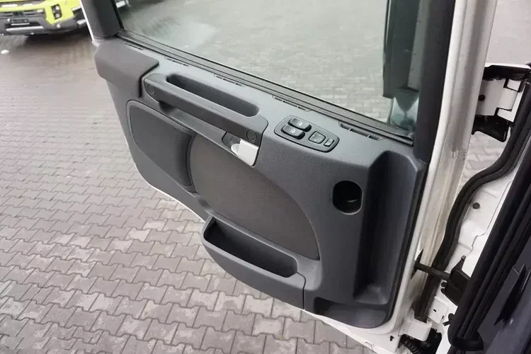 Scania P 370 / EURO 6 / CHŁODNIA + WINDA / 23 PALETY / OŚ SKRĘTNA zdjęcie 39