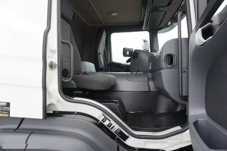 Scania P 370 / EURO 6 / CHŁODNIA + WINDA / 23 PALETY / OŚ SKRĘTNA zdjęcie 40