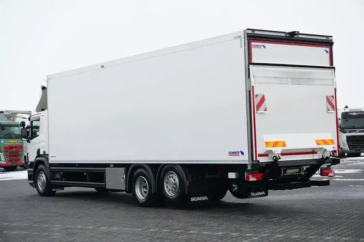 Scania P 370 / EURO 6 / CHŁODNIA + WINDA / 23 PALETY / OŚ SKRĘTNA zdjęcie 6