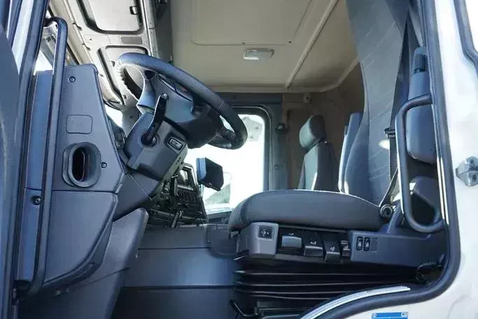 Scania P 370 / EURO 6 / CHŁODNIA + WINDA / 23 PALETY / OŚ SKRĘTNA zdjęcie 7