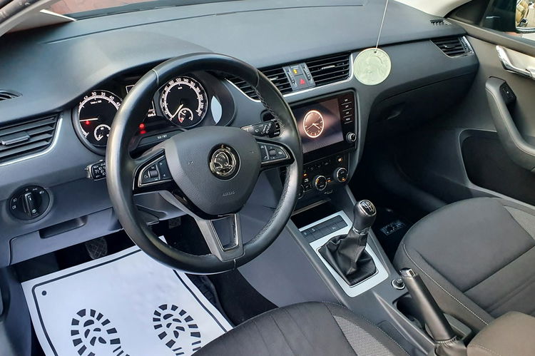 Skoda Octavia 1.6 TDI 115 KM, AMBITION, Nawigacja Salon PL stan bdb zdjęcie 17