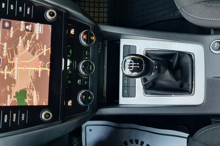 Skoda Octavia 1.6 TDI 115 KM, AMBITION, Nawigacja Salon PL stan bdb zdjęcie 29