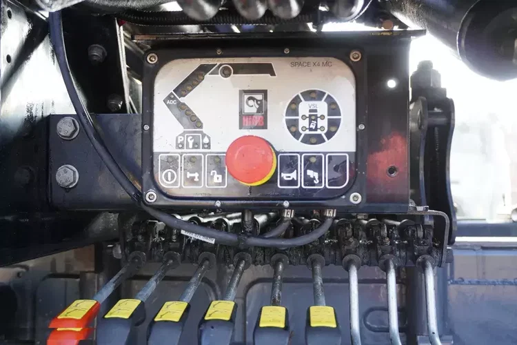 Mercedes Arocs 1833 / 87 000 km / Hds HIAB X-DUO 128 B-2 / trójstronna wywrotka zdjęcie 11