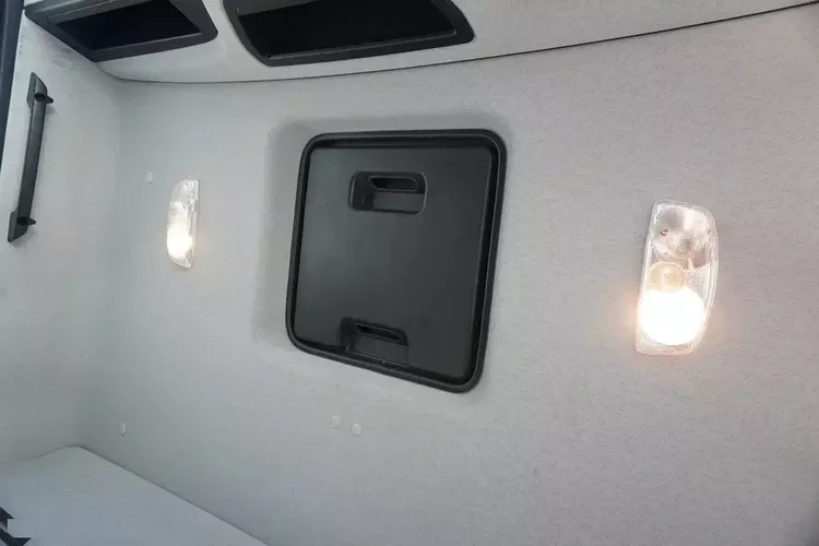 Mercedes Arocs 1833 / 87 000 km / Hds HIAB X-DUO 128 B-2 / trójstronna wywrotka zdjęcie 20