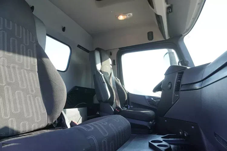Mercedes Arocs 1833 / 87 000 km / Hds HIAB X-DUO 128 B-2 / trójstronna wywrotka zdjęcie 21