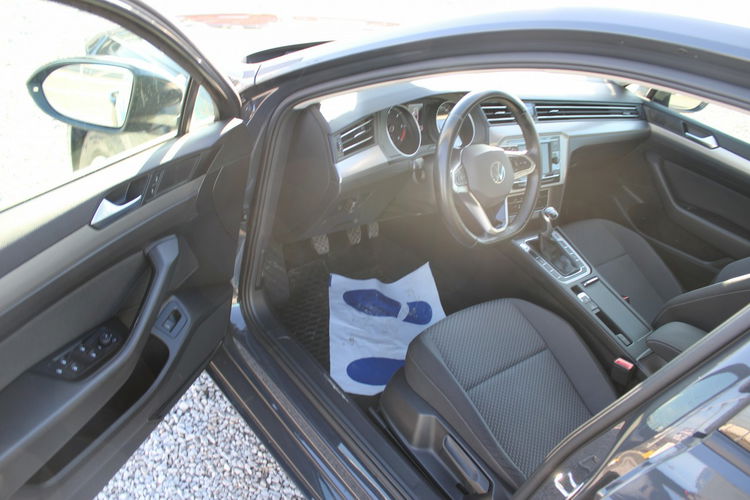 Volkswagen Passat ESSENCE LED F-vat Salon Polska Gwarancja zdjęcie 11