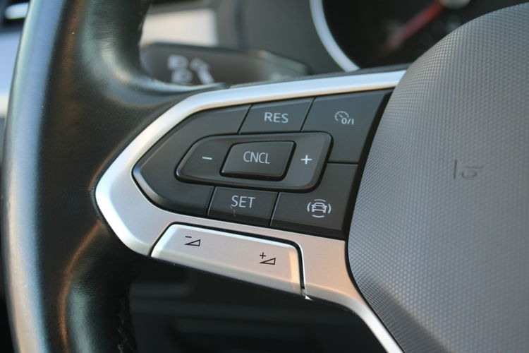 Volkswagen Passat ESSENCE LED F-vat Salon Polska Gwarancja zdjęcie 15
