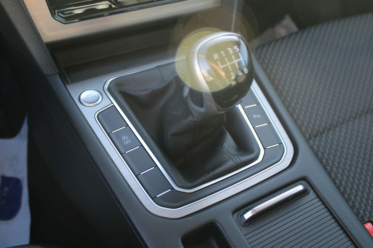 Volkswagen Passat ESSENCE LED F-vat Salon Polska Gwarancja zdjęcie 19