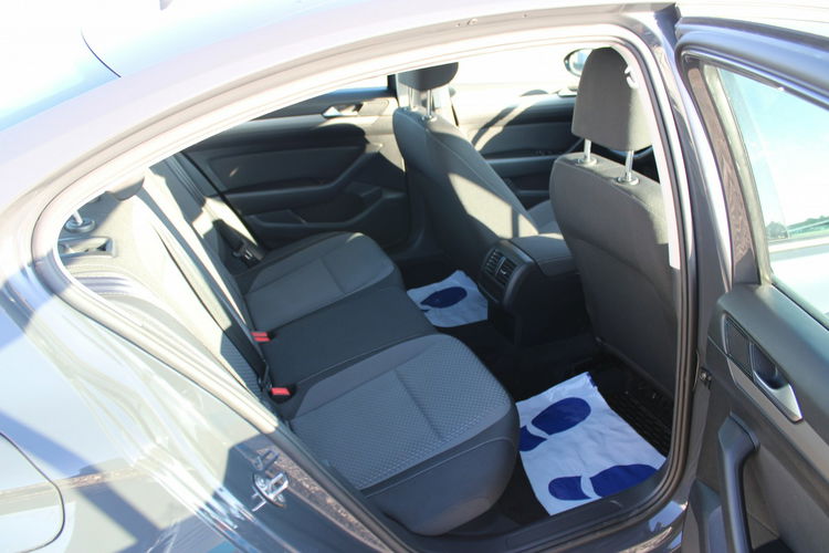 Volkswagen Passat ESSENCE LED F-vat Salon Polska Gwarancja zdjęcie 22