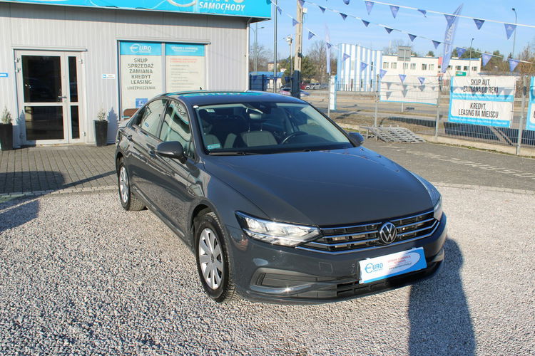 Volkswagen Passat ESSENCE LED F-vat Salon Polska Gwarancja zdjęcie 3