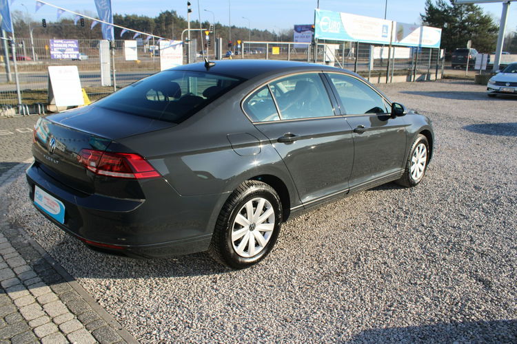 Volkswagen Passat ESSENCE LED F-vat Salon Polska Gwarancja zdjęcie 5