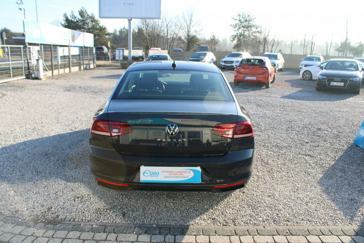 Volkswagen Passat ESSENCE LED F-vat Salon Polska Gwarancja zdjęcie 6