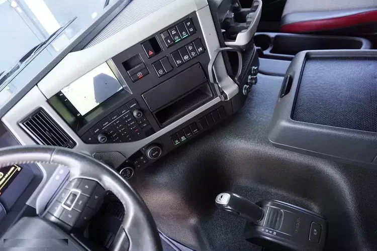 Volvo FM / 410 / E 6 / CHŁODNIA + WINDA / 21 PALET / DOPPEL STOCK / MULTI TEMPERATTURA zdjęcie 9