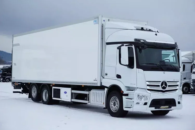 Mercedes ACTROS / 2546 / EURO 6 / CHŁODNIA + WINDA / 23 PALETY / OŚ SKRĘTNA zdjęcie 1