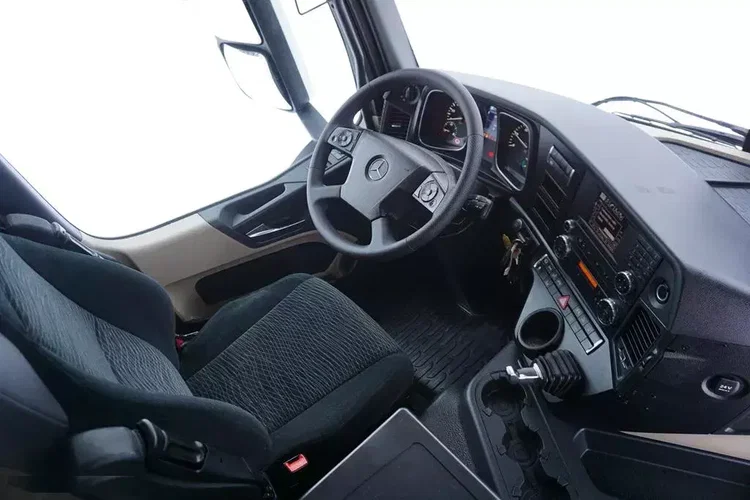 Mercedes ACTROS / 2546 / EURO 6 / CHŁODNIA + WINDA / 23 PALETY / OŚ SKRĘTNA zdjęcie 13