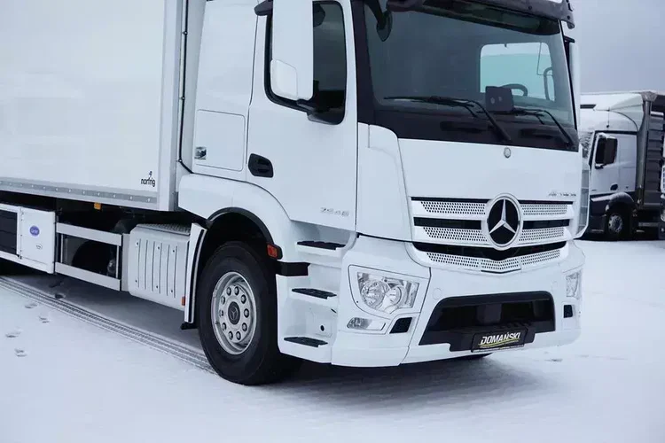 Mercedes ACTROS / 2546 / EURO 6 / CHŁODNIA + WINDA / 23 PALETY / OŚ SKRĘTNA zdjęcie 20