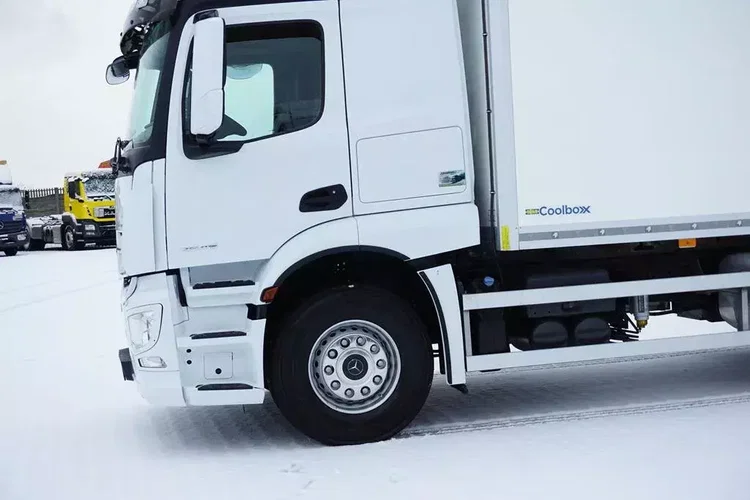 Mercedes ACTROS / 2546 / EURO 6 / CHŁODNIA + WINDA / 23 PALETY / OŚ SKRĘTNA zdjęcie 26