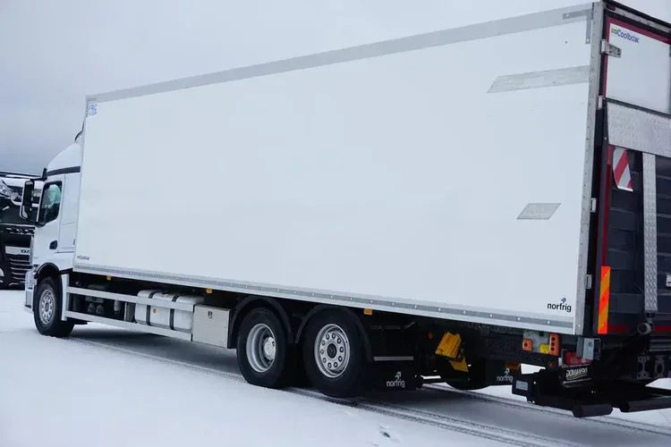 Mercedes ACTROS / 2546 / EURO 6 / CHŁODNIA + WINDA / 23 PALETY / OŚ SKRĘTNA zdjęcie 29