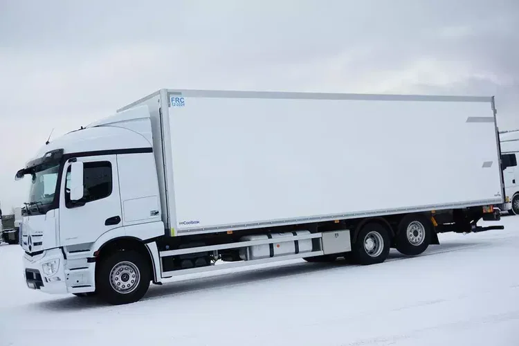 Mercedes ACTROS / 2546 / EURO 6 / CHŁODNIA + WINDA / 23 PALETY / OŚ SKRĘTNA zdjęcie 3