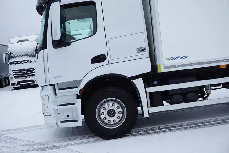 Mercedes ACTROS / 2546 / EURO 6 / CHŁODNIA + WINDA / 23 PALETY / OŚ SKRĘTNA zdjęcie 39