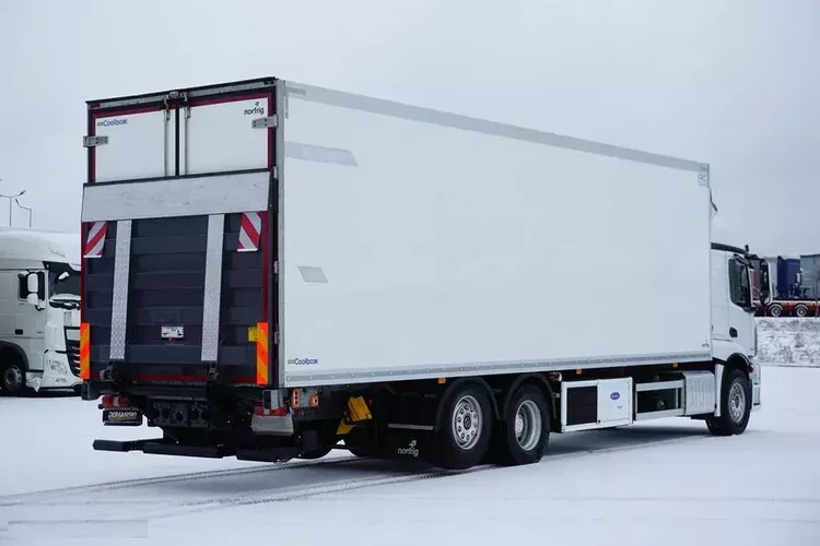 Mercedes ACTROS / 2546 / EURO 6 / CHŁODNIA + WINDA / 23 PALETY / OŚ SKRĘTNA zdjęcie 5
