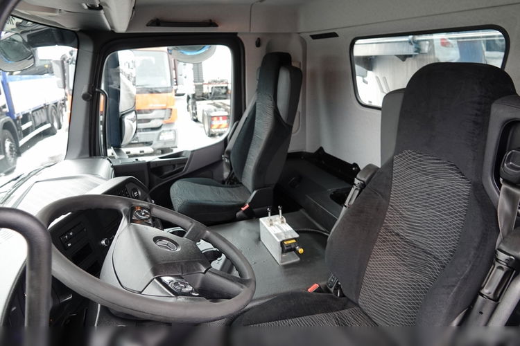 Mercedes AROCS 3243 / 8x4 / WYWROTKA 20m3 / TYLNOZSYP / EURO 6 / OPONY 100 % / ŁADOWNOŚĆ: 19, 500 KG / HYDROKLAPA  zdjęcie 31