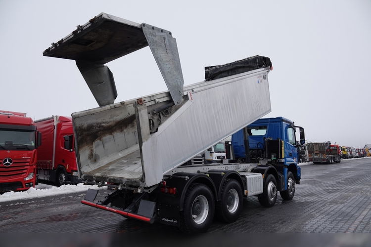 Mercedes AROCS 3243 / 8x4 / WYWROTKA 20m3 / TYLNOZSYP / EURO 6 / OPONY 100 % / ŁADOWNOŚĆ: 19, 500 KG / HYDROKLAPA  zdjęcie 3