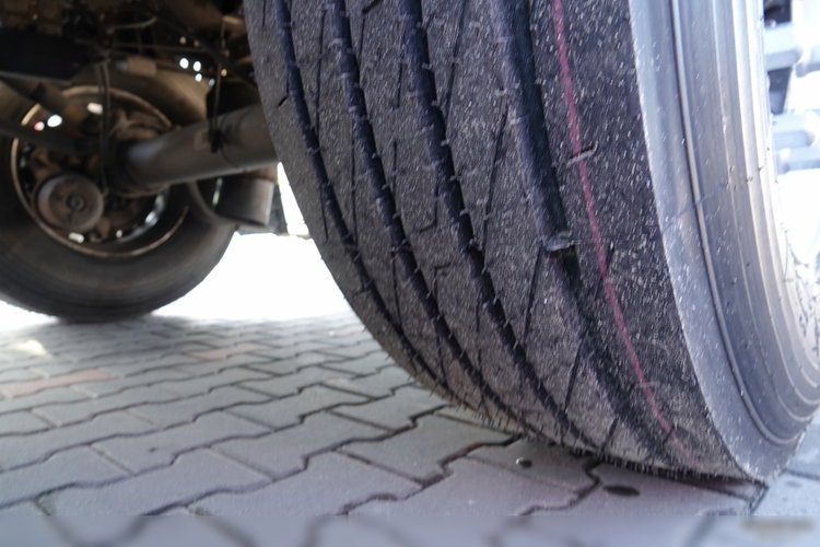 Schmitz -CARGOBULL / FIRANKA / STANDARD / OPONY 100 % zdjęcie 23