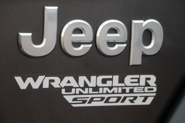 Jeep Wrangler SPORT, automat, klima, zarejestr zdjęcie 15