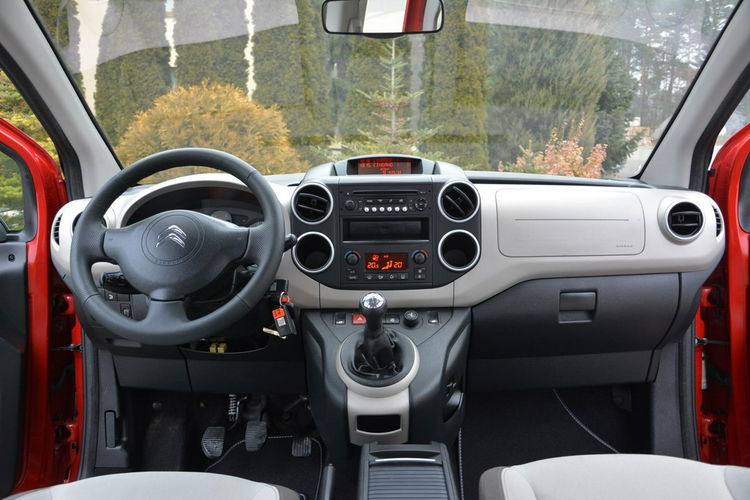 Citroen Berlingo lift Multispace Klimatronic Ledy Relingi Parltronic Hak Alu 16 zdjęcie 23