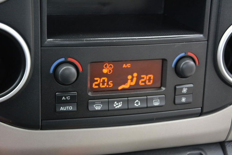 Citroen Berlingo lift Multispace Klimatronic Ledy Relingi Parltronic Hak Alu 16 zdjęcie 25