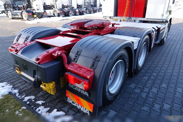 Scania R 580 / V8 / 6x4 / DMC: 95.000 KG / KLIMA POSTOJOWA / OPTICRUISE / 3 OSIOWY CIĄGNIK SIODŁOWY  zdjęcie 18