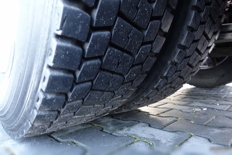 Scania R 580 / V8 / 6x4 / DMC: 95.000 KG / KLIMA POSTOJOWA / OPTICRUISE / 3 OSIOWY CIĄGNIK SIODŁOWY  zdjęcie 27