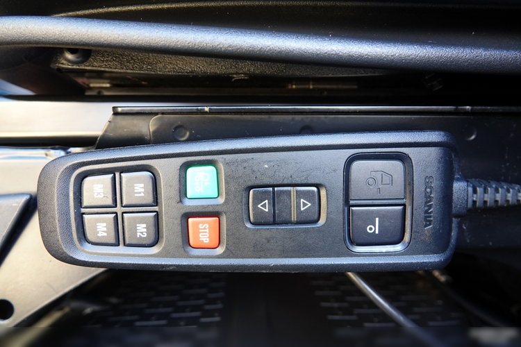 Scania R 580 / V8 / 6x4 / DMC: 95.000 KG / KLIMA POSTOJOWA / OPTICRUISE / 3 OSIOWY CIĄGNIK SIODŁOWY  zdjęcie 30