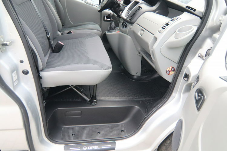 Opel Vivaro 1-właściciel, serwis, 6-bieg.9-osobowy, zarejestr. zdjęcie 17