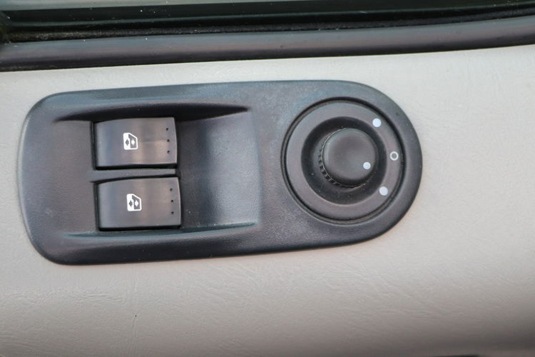 Opel Vivaro 1-właściciel, serwis, 6-bieg.9-osobowy, zarejestr. zdjęcie 24