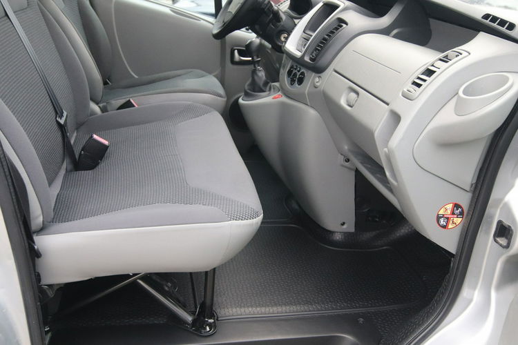 Opel Vivaro 1-właściciel, serwis, 6-bieg.9-osobowy, zarejestr. zdjęcie 27
