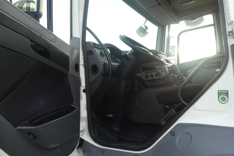 DAF CF 370 / 6x2 / HAKOWIEC / EURO 6 / MANUAL / zdjęcie 18