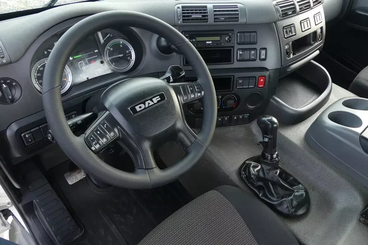 DAF CF 370 / 6x2 / HAKOWIEC / EURO 6 / MANUAL / zdjęcie 20