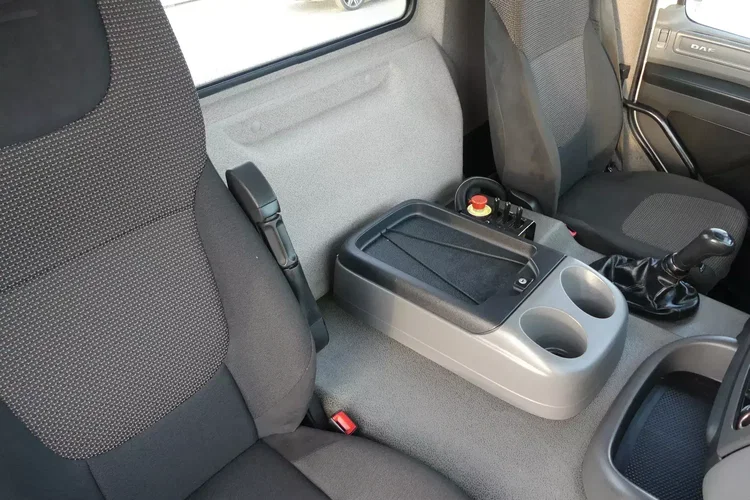 DAF CF 370 / 6x2 / HAKOWIEC / EURO 6 / MANUAL / zdjęcie 23