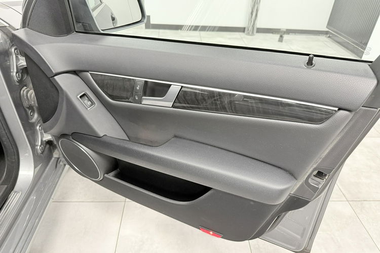 Mercedes C 200 2.2D 136KM Automat Lifting Avantgarde Skóry Duża Navi BXenon Z NIEMIEC zdjęcie 28