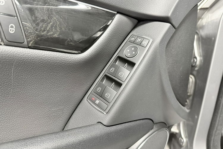 Mercedes C 200 2.2D 136KM Automat Lifting Avantgarde Skóry Duża Navi BXenon Z NIEMIEC zdjęcie 36