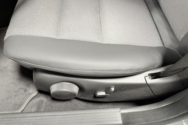 Mercedes C 200 2.2D 136KM Automat Lifting Avantgarde Skóry Duża Navi BXenon Z NIEMIEC zdjęcie 39