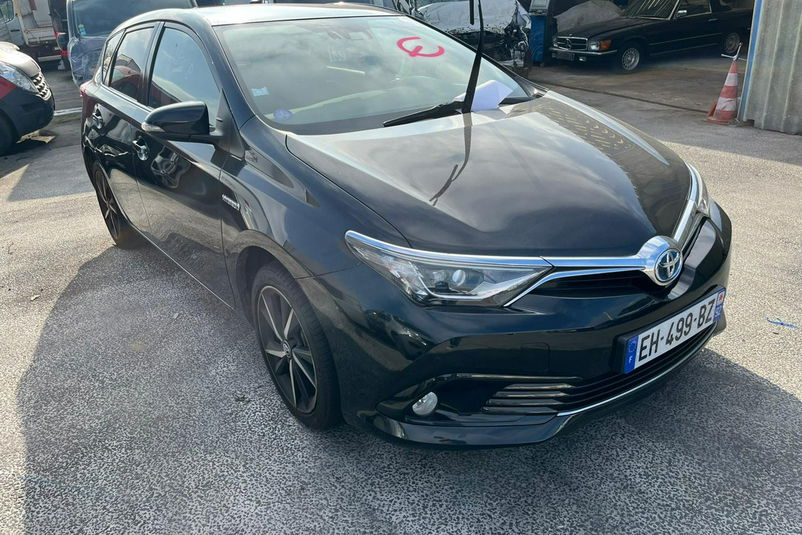 samochód osobowy Toyota zdjęcie 1