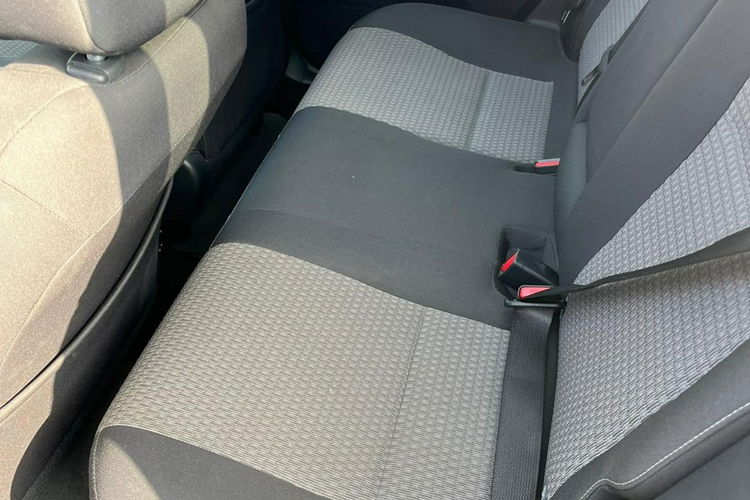 Toyota Auris Hybryda niski przebieg oryginalny lakier zdjęcie 6