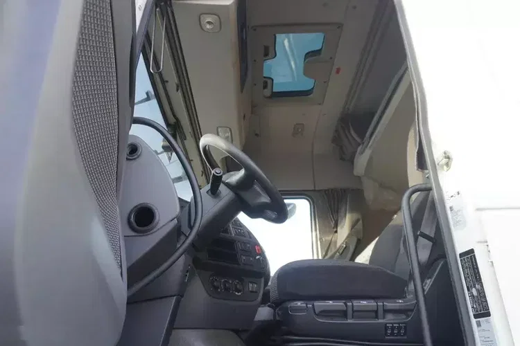 DAF XF 410 Euro 6 / 410 HP / 20 EPAL / Winda Dhollandia 1500 kg zdjęcie 15