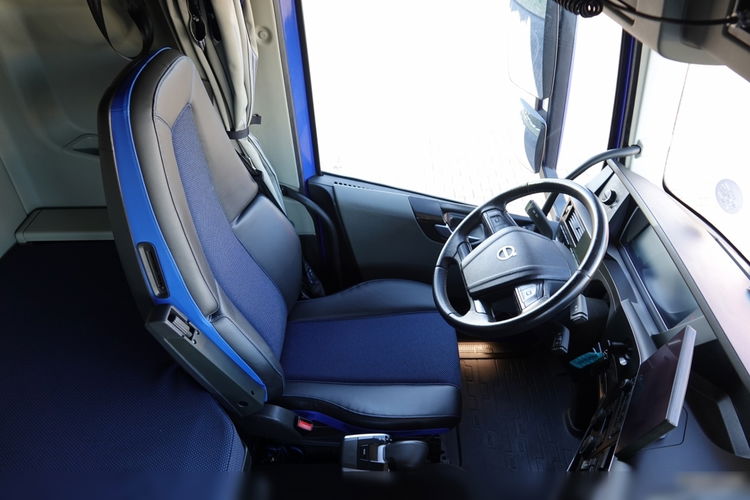 Volvo FH 500 / 6X2 / BOOGIE / I-SAVE / RETARDER / NOWY MODEL / I- SHIFT / PO KONTRAKCIE SERWISOWYM zdjęcie 30