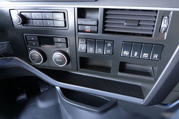 Volvo FH 500 / 6X2 / BOOGIE / I-SAVE / RETARDER / NOWY MODEL / I- SHIFT / PO KONTRAKCIE SERWISOWYM zdjęcie 33