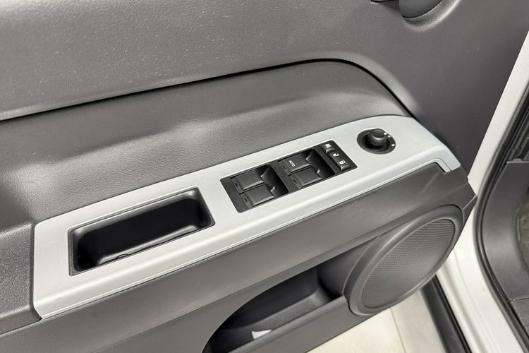 Jeep Patriot 2.4 170KM 4x4 Limited Edition BOSTON Audio Klimatronic Alu 18 zdjęcie 33